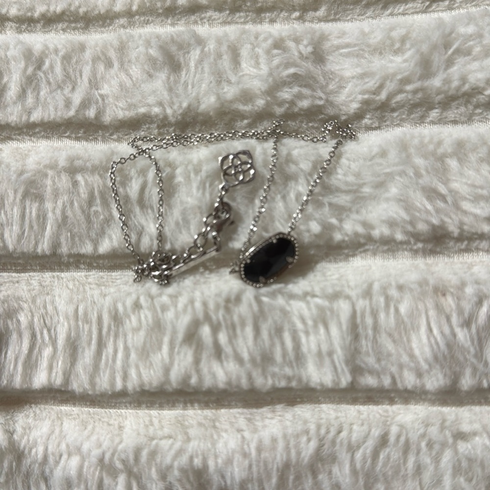 kinda scott necklace